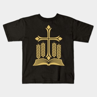 Open bible, ripe ears of corn and the cross of Jesus. Kids T-Shirt